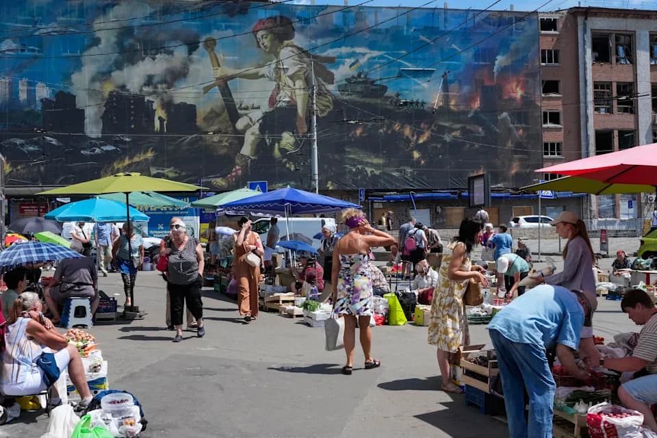 Ukrajina pogodila Orenburg i dva satelitska centra — veliki gasni kompleks u plamenu