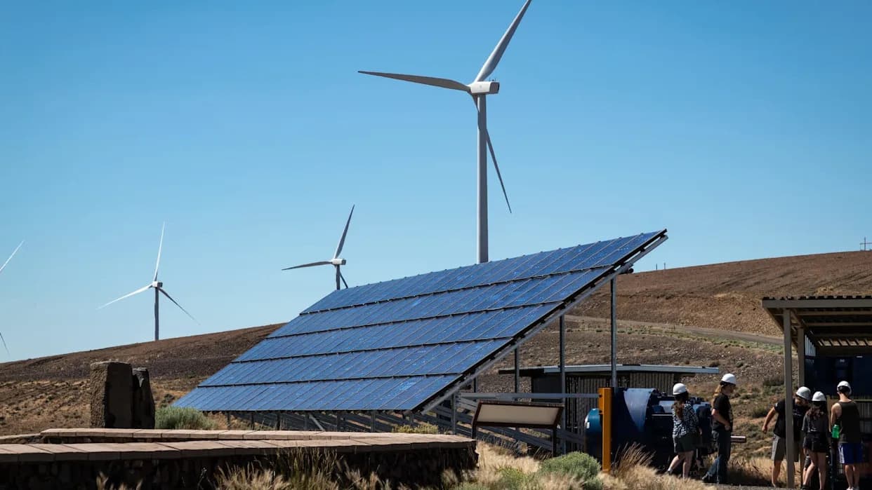 Solarna Energija, Vetar i Baterije Nadmašuju Sve Prethodne Energetske Ekspanzije — Tempo Se Ubrzava