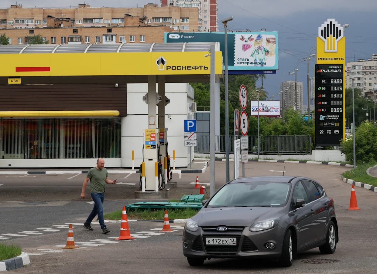 Kriza Goriva U Rusiji Se Produbljuje: Cene Na Aerodromima Skaču 17%, Rafinerije Pogođene