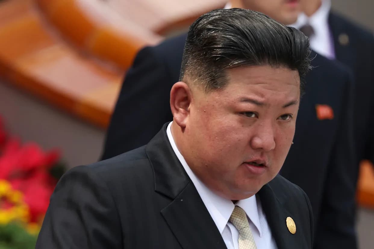 Kim Jong Un Prati Vojne Probe i Poziva Na 'Smrtonosni i Razorni' Ofanzivni Stav