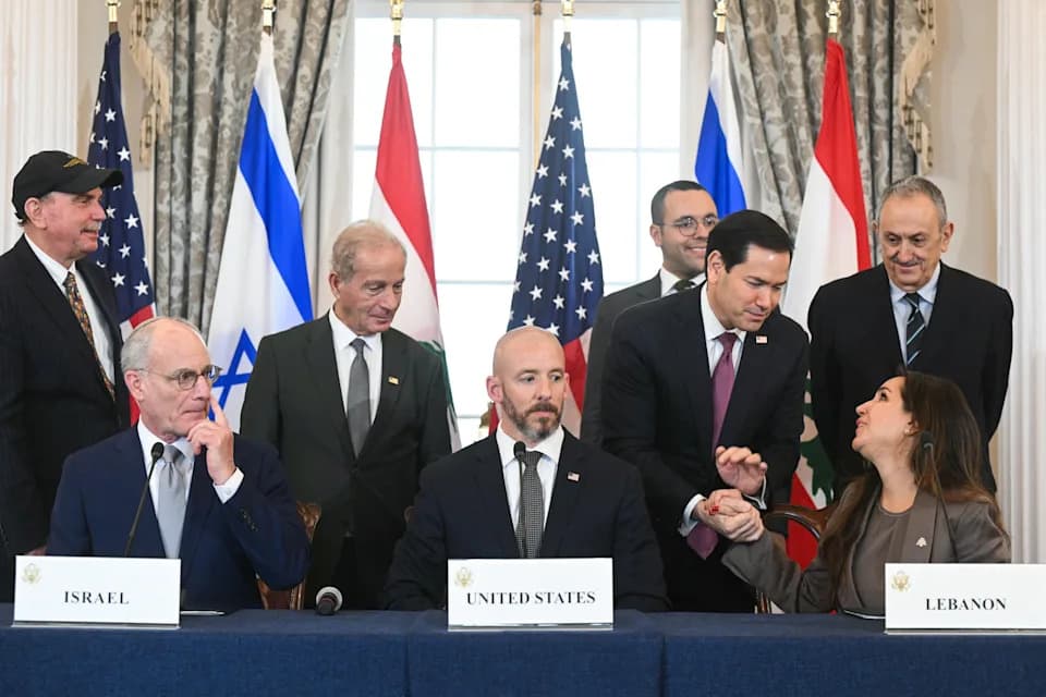 SAD Uzvratile Iranu Nakon Napada Drona na Teretni Brod — Trump Nazvao To „Glupim Kršenjem“ Primirja