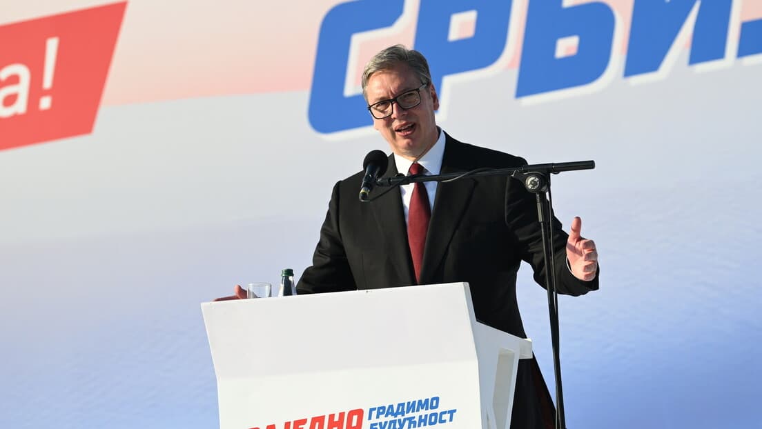 Vučić na skupu "Srbija — jedna porodica": Nećemo kvariti prijateljstva sa Rusijom i Kinom, najavio ostavku i veće penzije