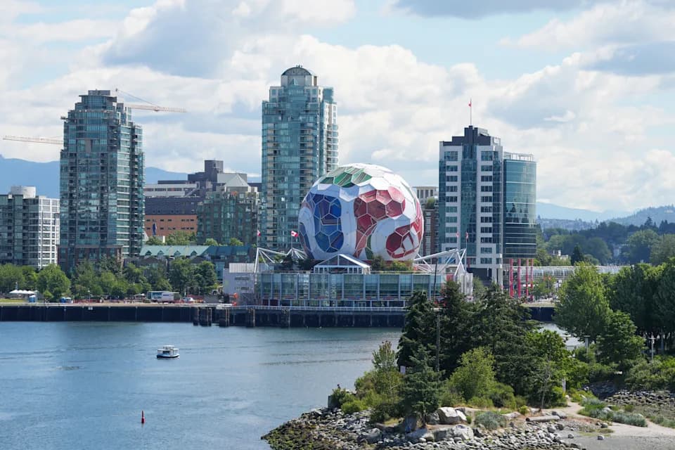 Vankuver Pretvorio Science World U Gigantsku Fudbalsku Loptu Visoku Kao 17 Spratova