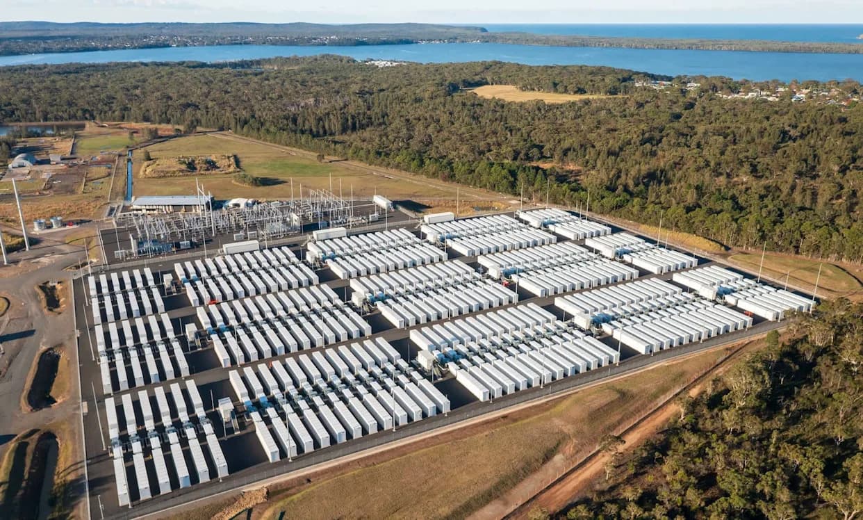 Australija: Besplatna Struja Tri Sata Dnevno — Baterije Preoblikuju Tržište Energije