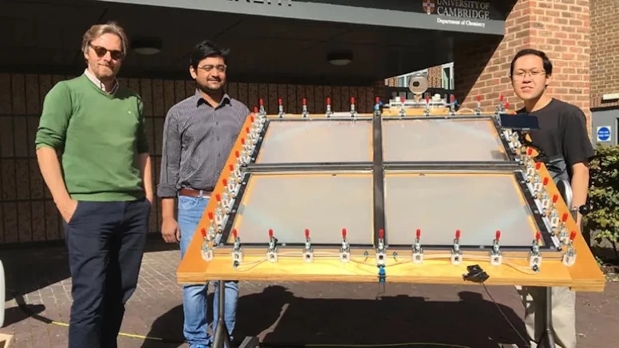 Kembridž: Solarni reaktor od ~1 m² pretvara plastični otpad u čisti vodonik