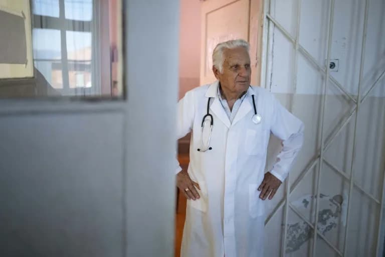 Sa 90 Godina Još Uvek Dežura: Doktor Iz Bugarskih Planina Leči 1.500 Pacijenata