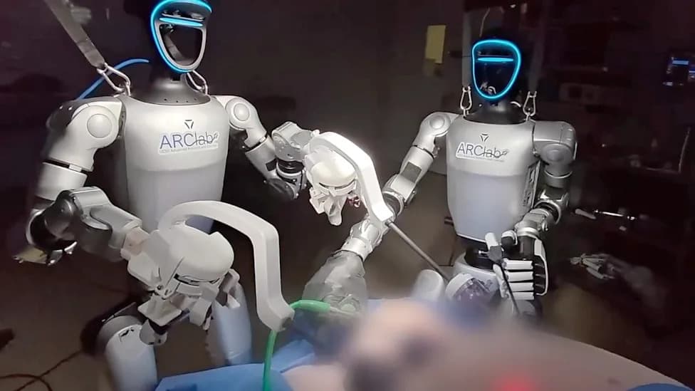 Po Prvi Put Humanoidni Roboti Izveli Laparoskopsku Kolecistektomiju Na Svinjama — Potencijal Za Teleskirurgiju