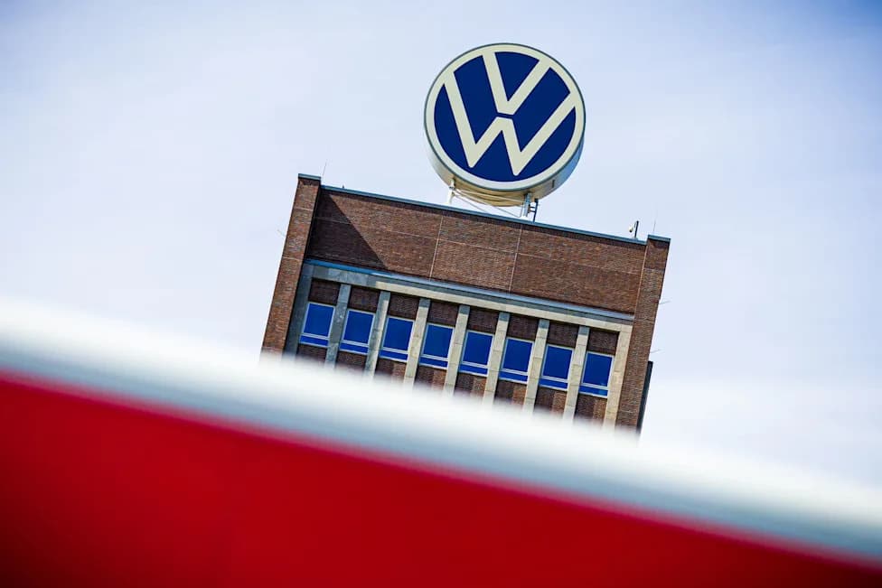 Volkswagen Poznań Zaposlio 100 Ovaca — Ovce Zamenjuju Kosilice Na Solarnoj Elektrani