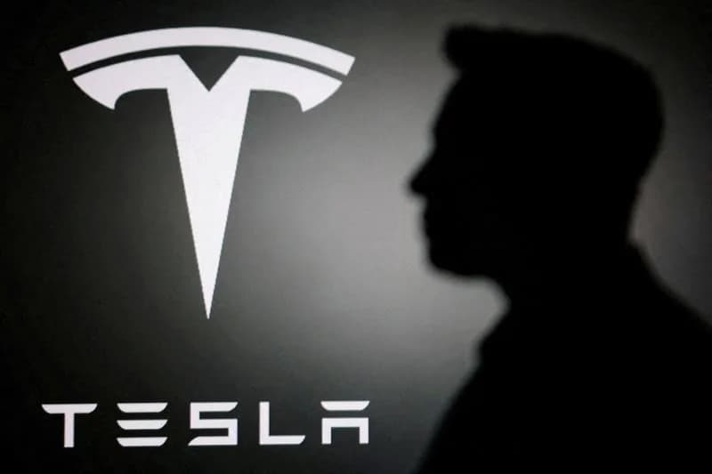 Francuska za sada protiv odobrenja Tesla FSD u EU zbog bezbednosnih zabrinutosti