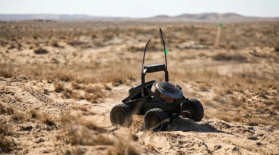 Snimci Pokazuju Ukrajinski Heksakopter Koji Spušta Zemaljski Robot ARK‑1 Iza Ruskih Linija