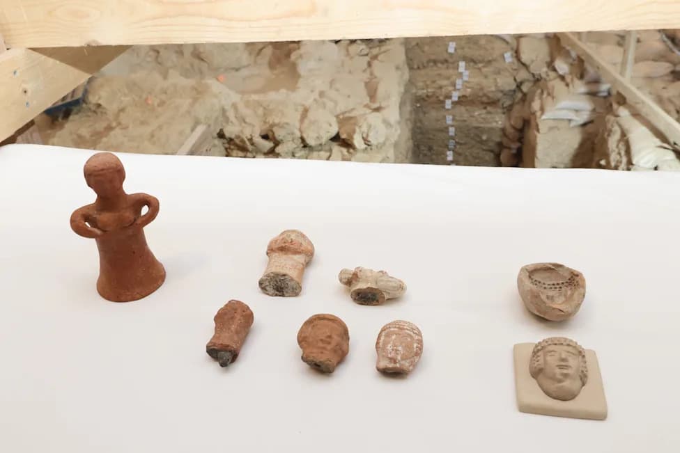 Prvi Poznati Kalup Za Judejske Stubaste Figurice Otkriven U Srcu Jerusalima