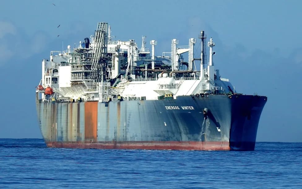 Dron Pogodio Američki Tanker U Egiptu: Požar Na Energos Winter I Gaslog Salem, Posada Evakuisana
