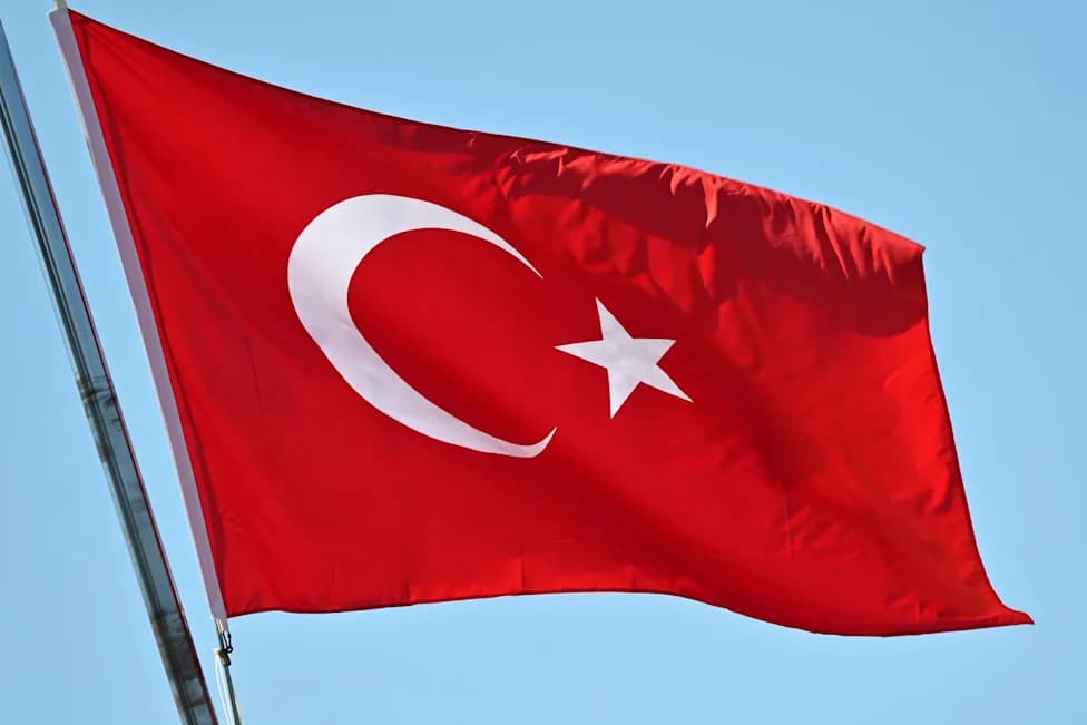 Šok u Ankari: Erdal Beşikçioğlu, bivši TV-detektiv Behzat Ç, priveden u istrazi o korupciji