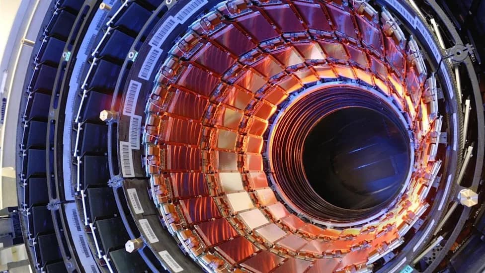 Možda Prvi Tragovi Tamne Materije u LHC‑u: Misteriozni „UFO“ Događaji Kao Potencijalni Signal