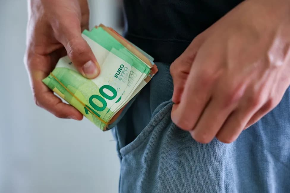 Dugotrajni Finansijski Stres Povezan Sa Slabijim Pamćenjem i Većom Atrofijom Mozga