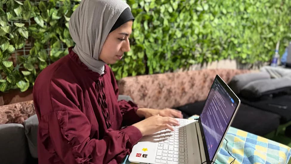 Digitalna linija života: Kako gazanski IT stručnjaci grade prihod usred razaranja