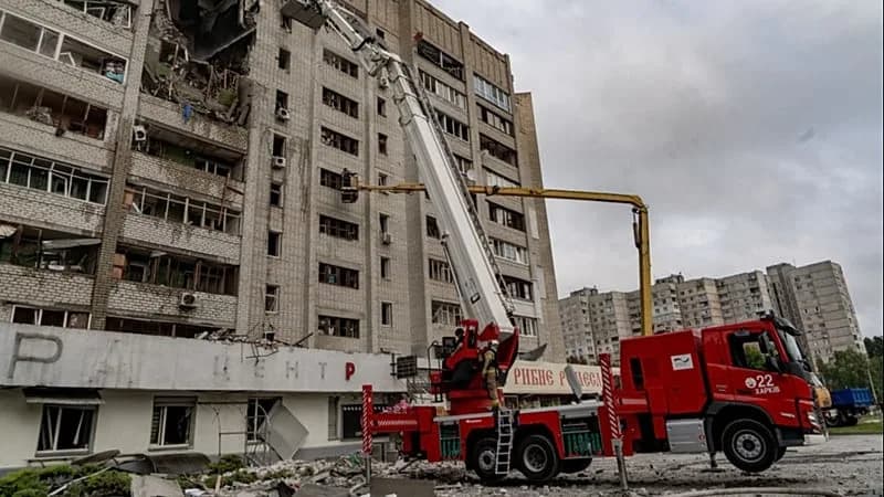13 Poginulih i Oko 90 Povređenih: Rusija Pojačala Noćna Bombardovanja Ukrajinskih Gradova