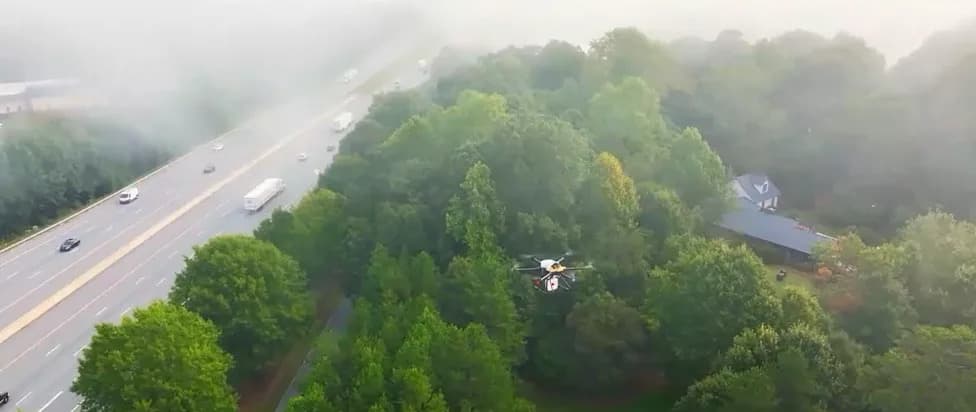 Visokotehnološki dronovi koji dostavljaju AED: Brža pomoć kod srčanog zastoja