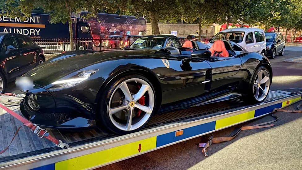 London: Policija Zaplenila 90 Superautomobila — Uhapšen Vozač Sa Retkim Ferrariem Monza SP2