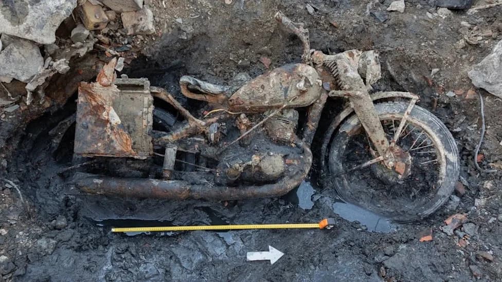 Retki nemački motocikl i tela iz Drugog svetskog rata izronili iz Dunava u Budimpešti