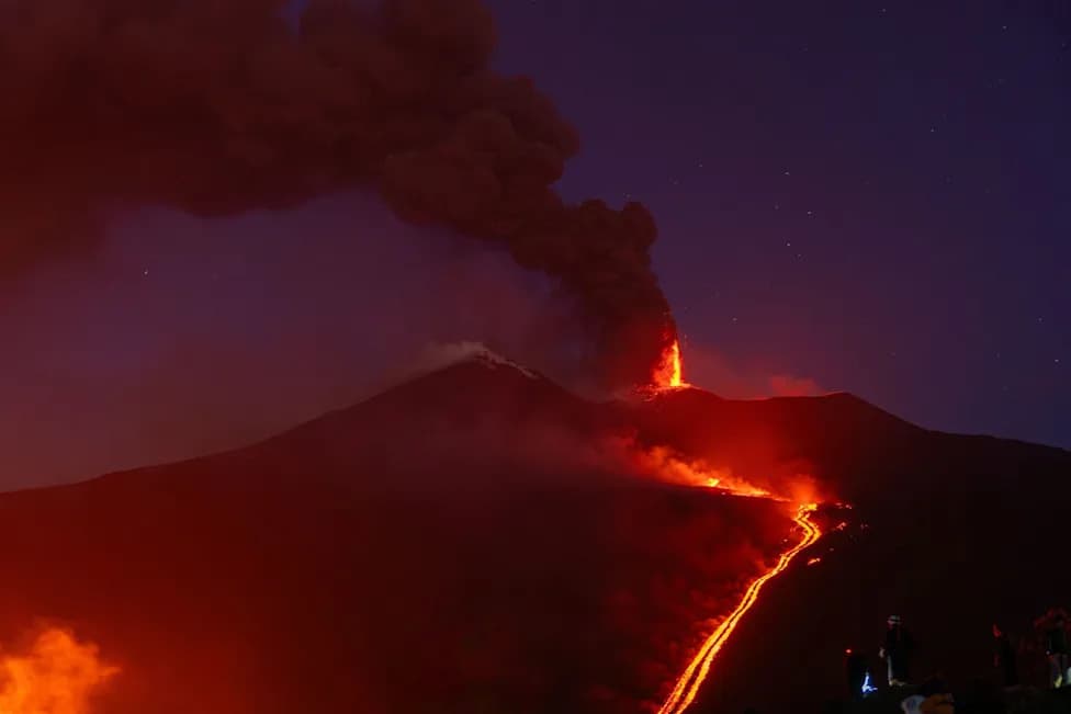 Erupcija Etne Ponovo Zatvorila Aerodrom u Kataniji — Stotine Letova Pogođeno