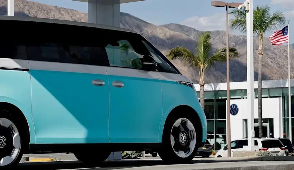 Tvoj benzinski auto radi? Ipak razmisli o električnom — nova studija pokazuje velike uštede emisija