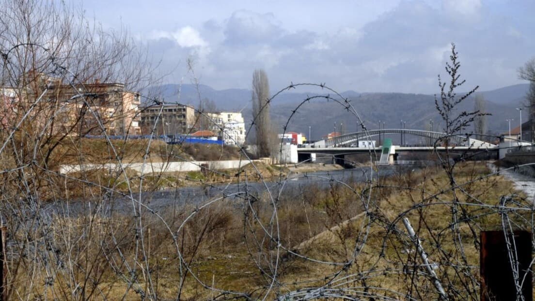 Sumnja na "nepostojeće" oružje: U Zubinom Potoku privedeno šest osoba, naslovi o zlostavljanju u Drenu