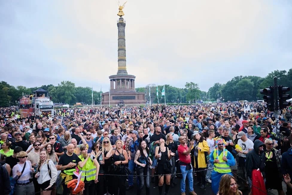 Rave the Planet U Berlinu: Pojačane Mere Bezbednosti Posle Napada, Planiran Vodeni Top Zbog Vrućine