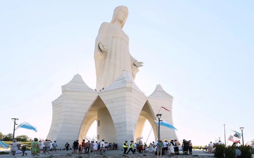 U malom selu u Poljskoj otkrivena statua Device Marije visoka 55,6 m — najveća u Evropi