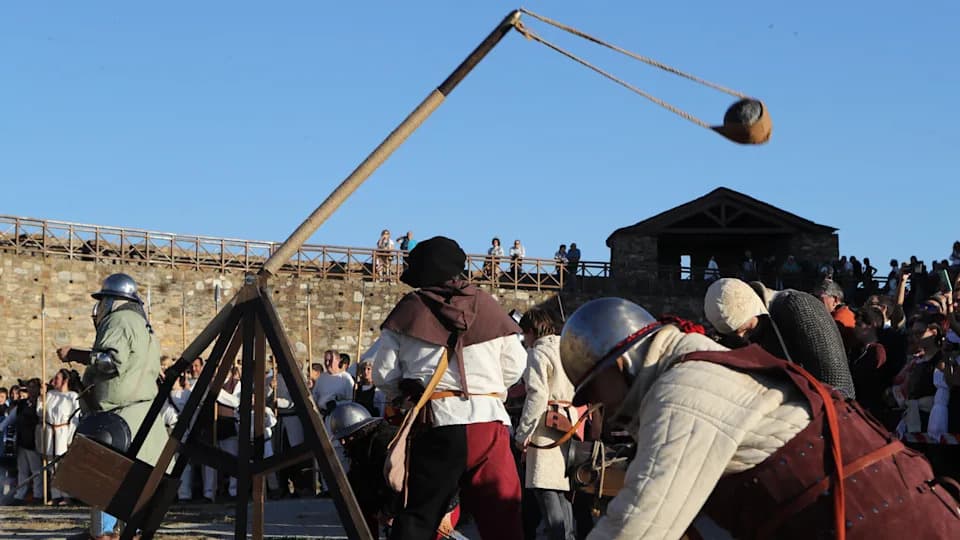 Kostur Sa 167 Preloma Iz Stirling Castle-a Možda Je Prva Žrtva Trebušeta 'War Wolf'
