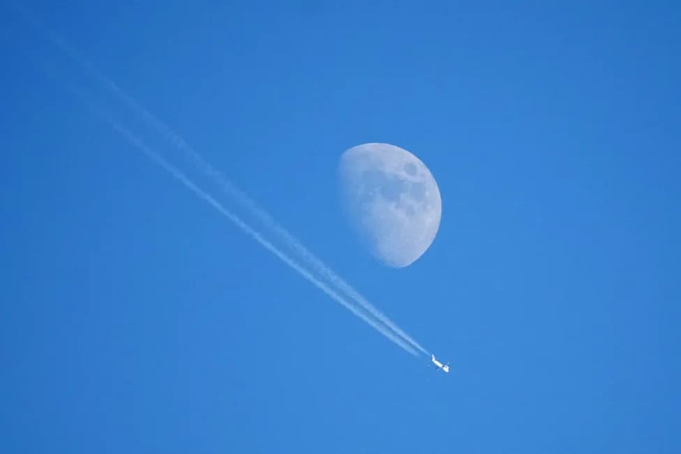 UK i Google Pokreću „Operation Blue Skies“ — Test Malih Promena Visine Letova Da Smanje Klimatski Uticaj Kontraila