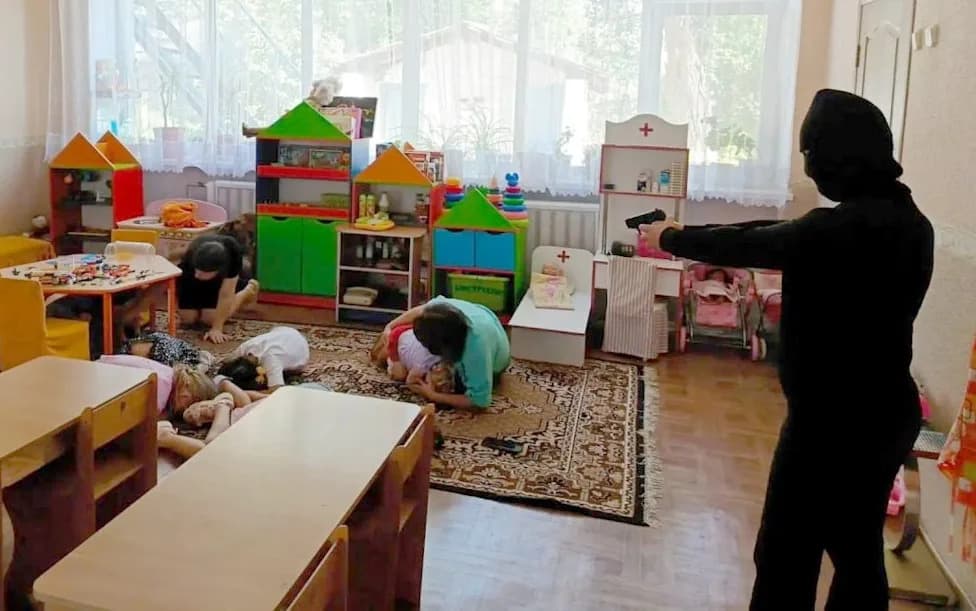 Deca Iz Vrtića Držana Na Nišanu Tokom Obaveznih Protuterorističkih Vežbi U Rusiji