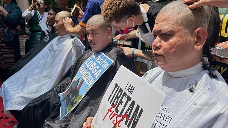 Tibetanski demonstranti u Nju Delhiju obrijali glave i pozvali UN nakon stupanja na snagu novog kineskog zakona