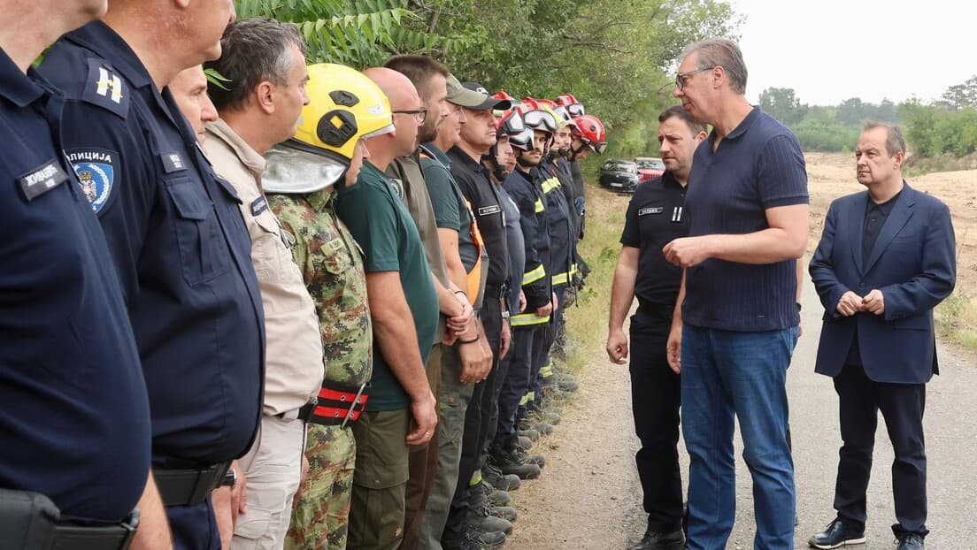 Vučić Na Terenu U Deliblatskoj Peščari: Il‑76 Spasao 50 Objekata, Srbija Razmatra Kupovinu Velikog Protivpožarnog Aviona
