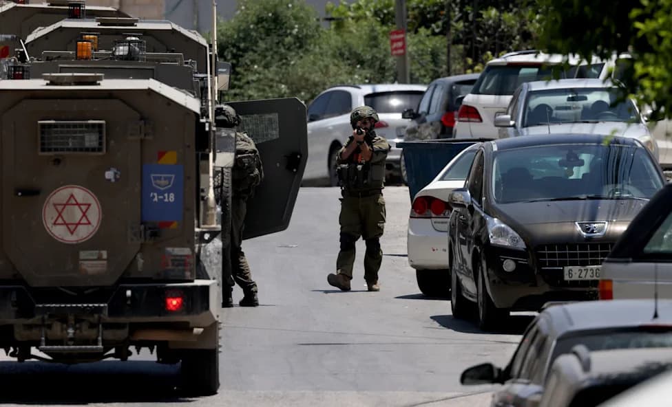 14-godišnji Palestinac Ubijen Tokom Izraelske Racije u Kampu Askar; Racije i Zabrinjavajuće Mere u Al-Auja i Al-Mughayyir
