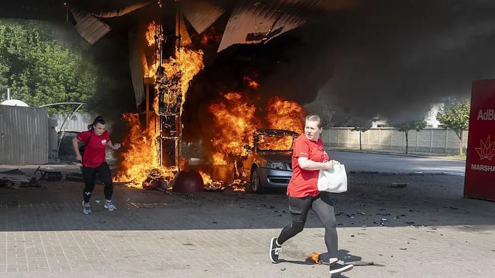 Rusija Gađa Benzinske Pumpe U Ukrajini, Dok Ukrajinski Udari Izazivaju Nestašice Goriva U Rusiji