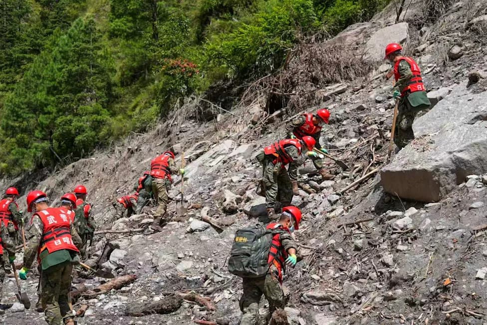 Porodica iz Ričmonda Molí Za Pomoć — Četvoro Rođaka Nestalo Kad Je Bujična Poplava Odnela Hotel Na Granici Nepal–Kina