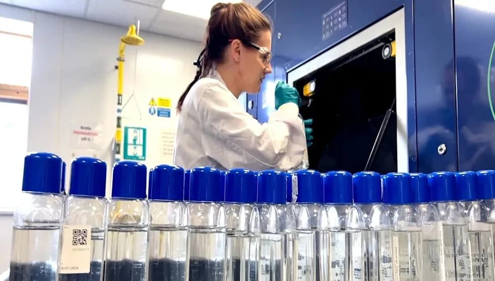 Scottish Water: Prva Komunalna Služba Na Svetu Koja Reciklira Mikrobiološki Kontaminiranu Laboratorijsku Plastiku Na Licu Mesta