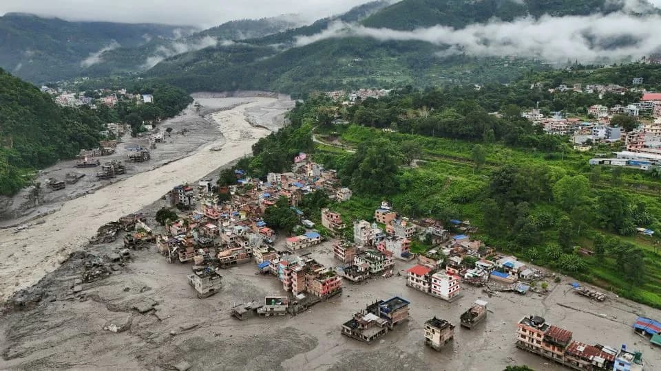 Katastrofa u Himalajima: Poplave na granici Kina–Nepal podvukle rizike megaprojekata i klimatskih promena