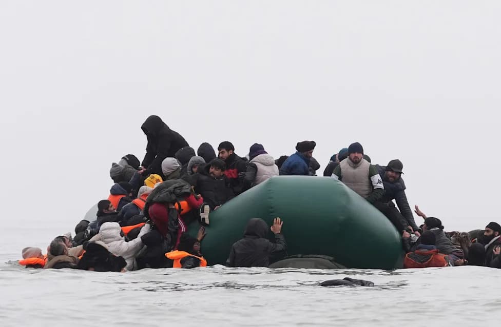 Jedan migrant poginuo, 72 spašena kod Gravelinesa — više od 110 ljudi na čamcu