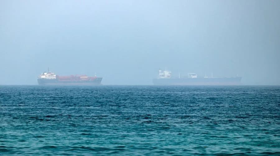 Supertanker Udario U Dve Mine U Hormuzu — IRGC Optužuje "Nelegalni" Južni Koridor