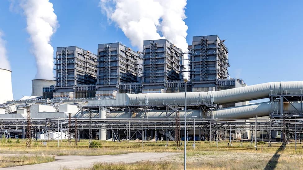 Eksplozivni uređaji pronađeni u trafostanici blizu termoelektrane Jänschwalde — razminirači na terenu
