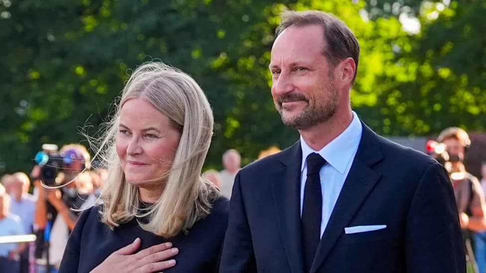 Kralj Haakon VIII Položio Zakletvu, A Kraljica Mette‑Marit Hospitalizovana Posle Komplikacija