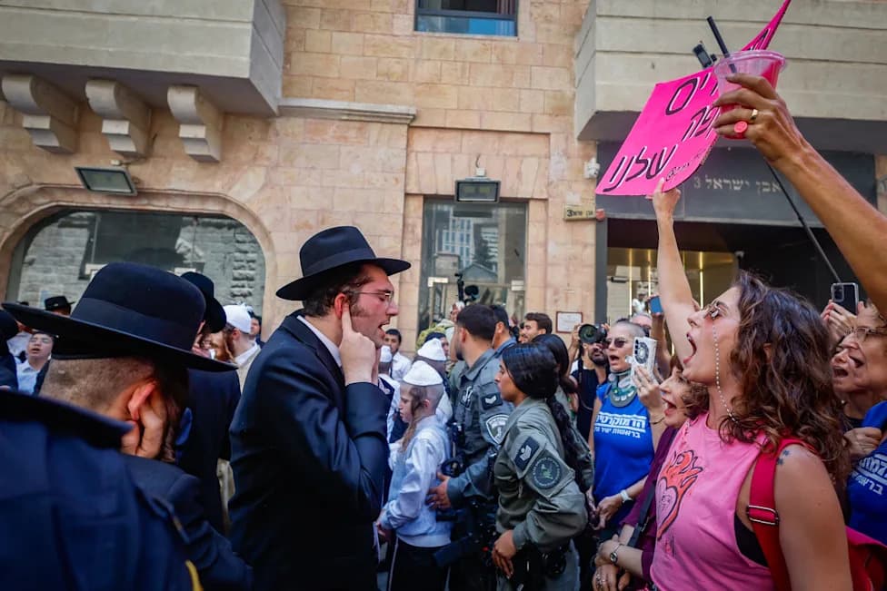 Kafić Basimta u Jerusalimu Razmatra Rad Subotom Nakon Šest Nedelja Haredi Protesta