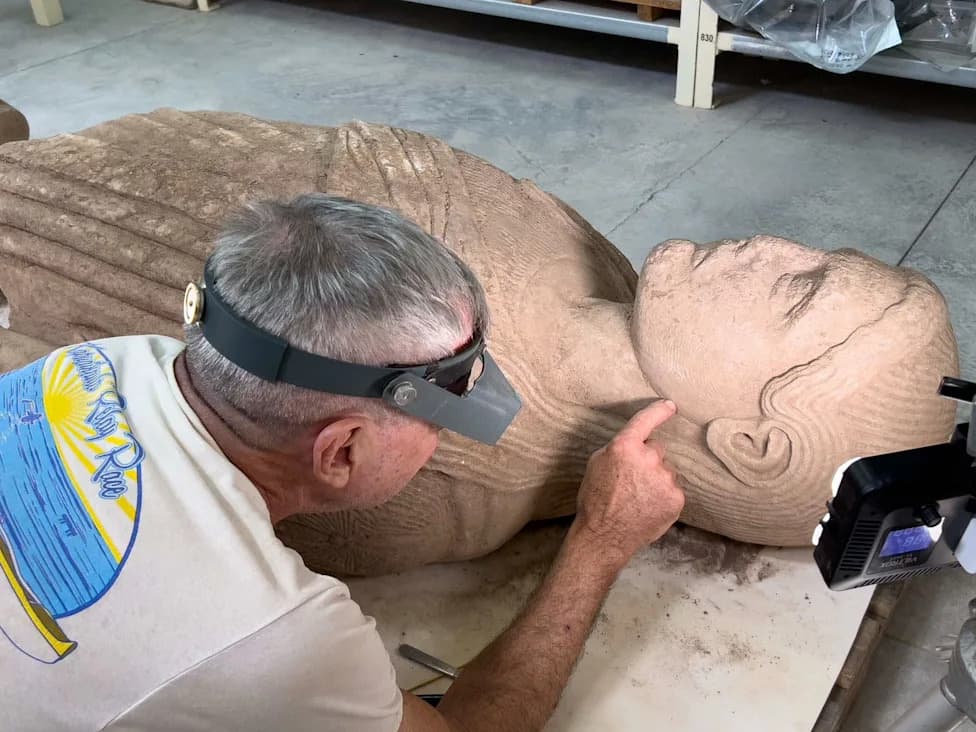 Otkrivena statua visoka sedam stopa u Sardisu — iskorišćena kao popločavanje rimskog puta