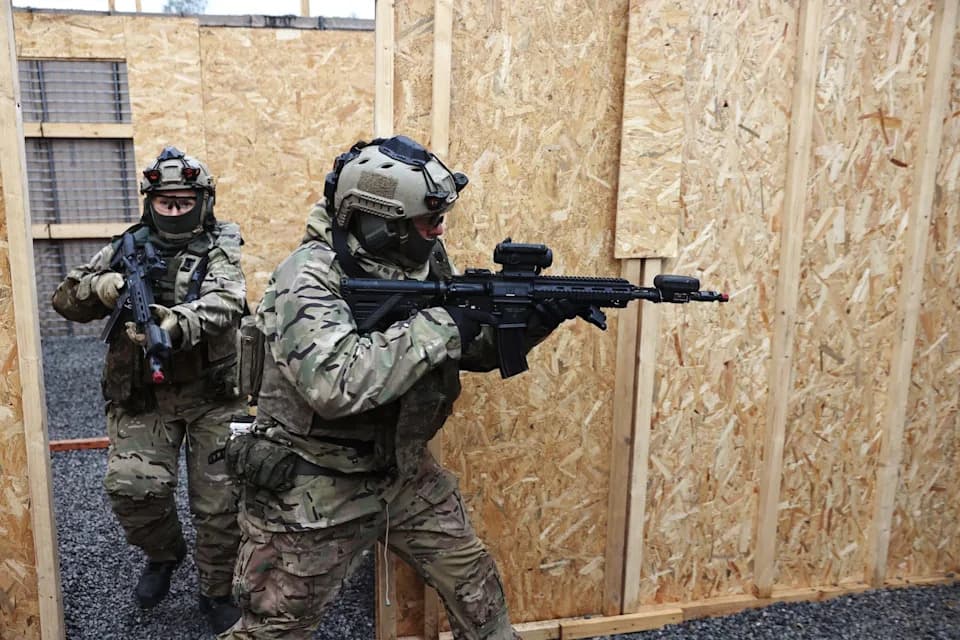 Ukrajinska snalažljivost na bojištu menja obuku: NATO instruktori popunjavaju praznine u osnovnim veštinama