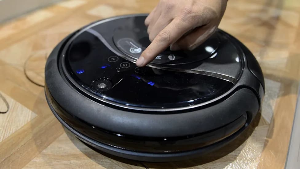 Muškarac Dobio Oko 16.000 USD Za Dokaz Prevare — Pa Osuđen Zbog Nezakonitog Snimanja Robot-Usisivačem