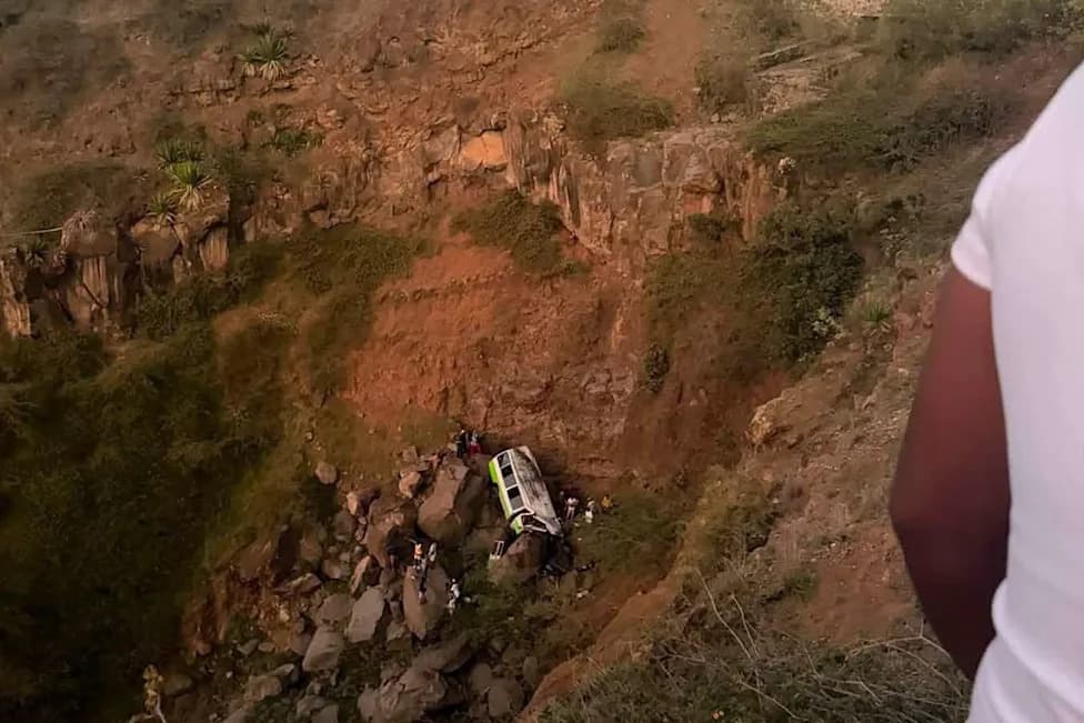 Tragedija na ostrvu Fogo: Školski autobus pao oko 30 m u provaliju, najmanje 25 poginulih