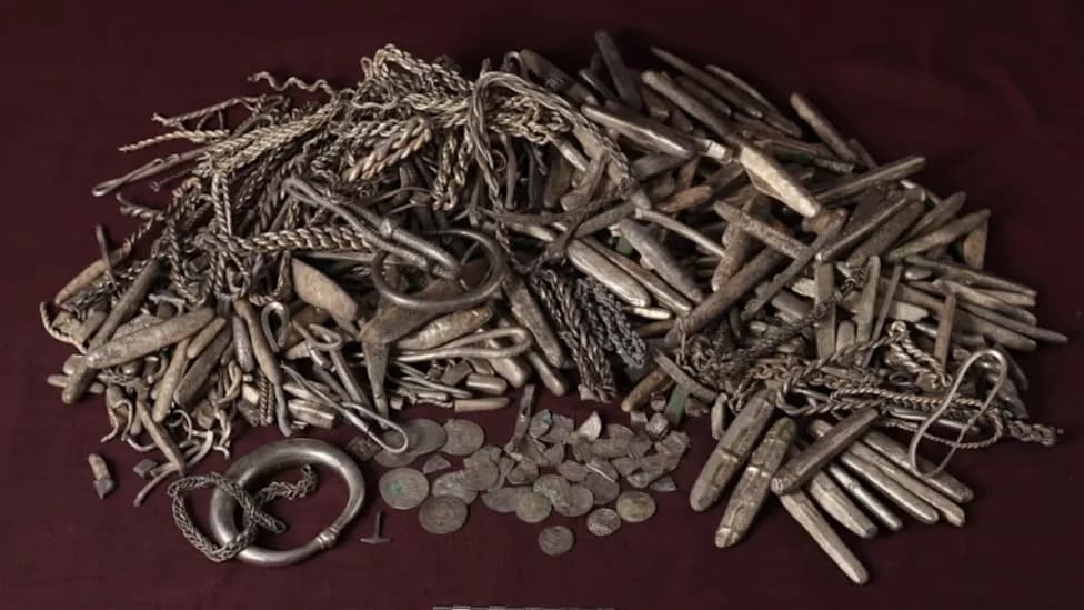 Ogromno vikinško blago (18+ kg) pronađeno u danskom dvorištu — najveći nalaz u Danskoj