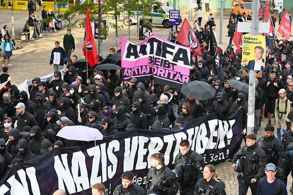Nasilje Na Protestu U Halleu: Demonstrant Pogođen U Lice Osumnjičenim Vazdušnim Oružjem